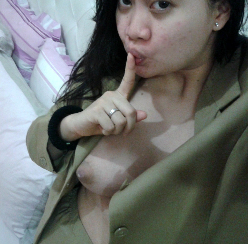Malay nude selfie related pics.